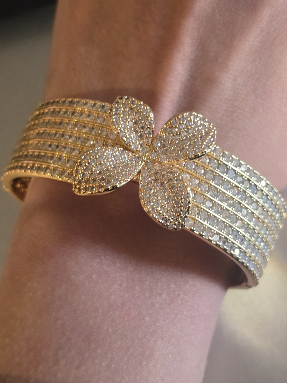22kgp Dubai Set Gold Pave Flower Ring and Bracelet Set — Elegant Women's Jewelry - Picture 3 of 11